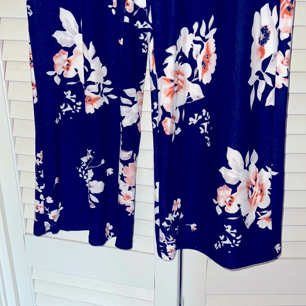 Woman’s lounge pants - Picture 3 of 6